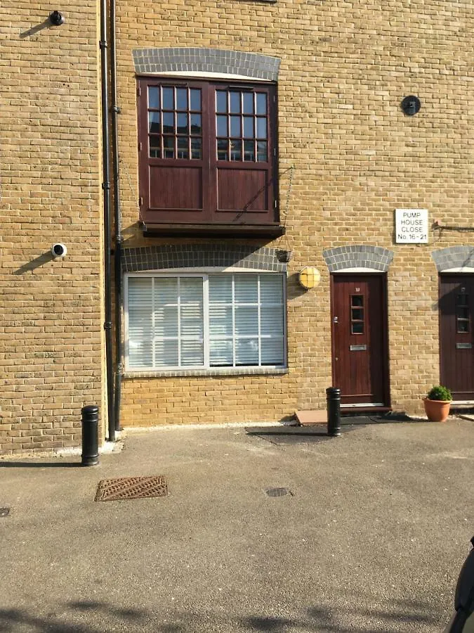 Holiday home Hidden Treasure Set Within A 1900'S Pumping Station Villa London