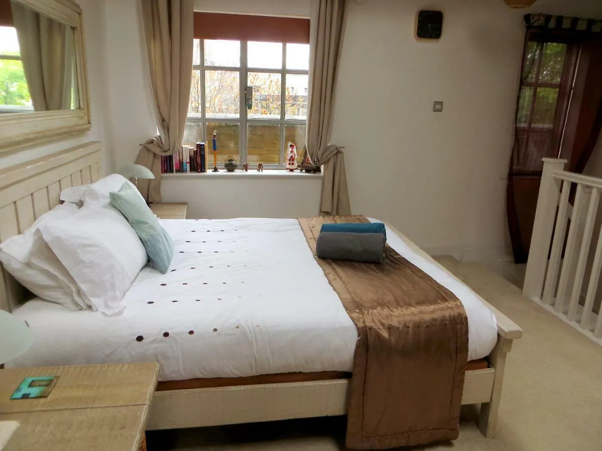 Holiday home Hidden Treasure Set Within A 1900'S Pumping Station Villa London