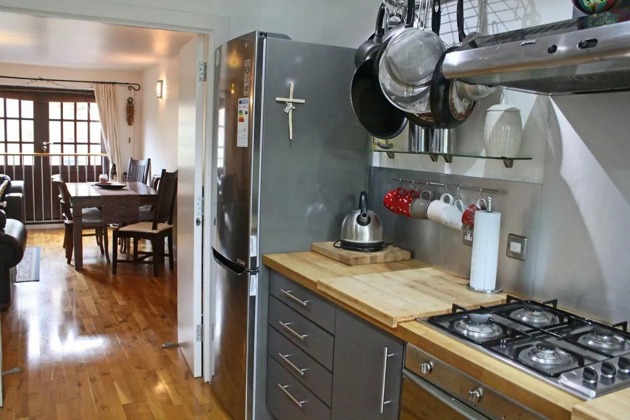 Vakantiehuis Hidden Treasure Set Within A 1900'S Pumping Station Villa Londen